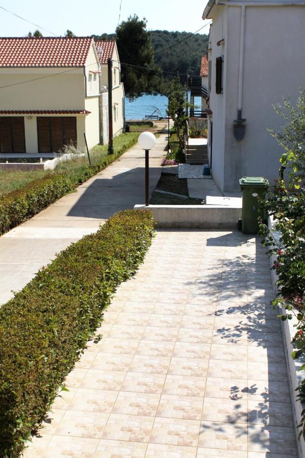 Apartments By The Sea Brgulje, Molat - 6241 Esterno foto