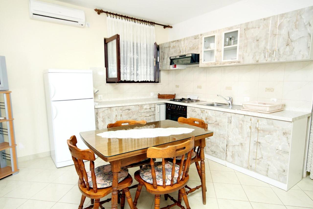 Apartments By The Sea Brgulje, Molat - 6241 Esterno foto